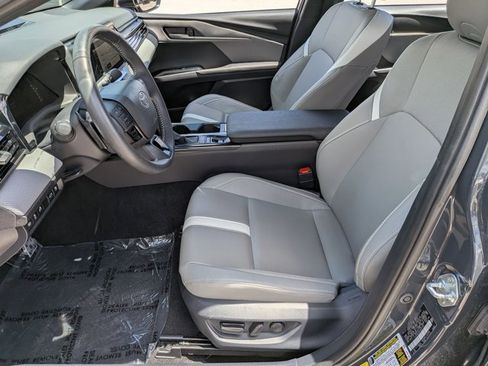 Used 2025 Toyota Camry SE FWD image 16