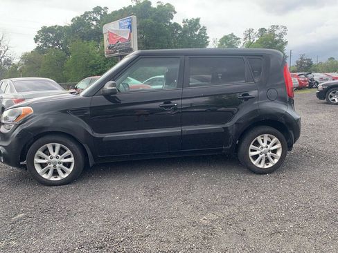Used 2013 Kia Soul + FWD image 10