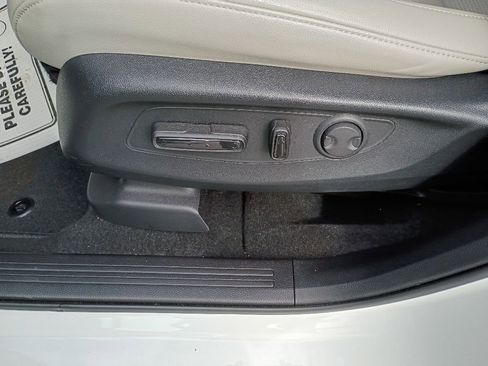 Used 2025 Honda CR-V EX-L image 10