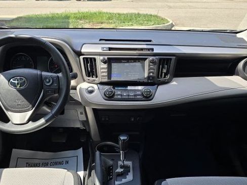 Used 2017 Toyota RAV4 XLE AWD/4WD image 10