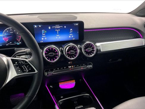 Used 2025 Mercedes-Benz GLB 250 image 6