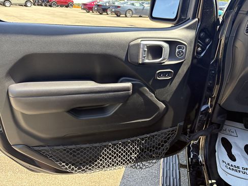 Used 2018 Jeep Wrangler Unlimited Sport S AWD/4WD image 27