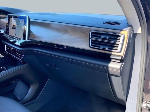 Used 2024 Volkswagen Atlas SE AWD/4WD image 13