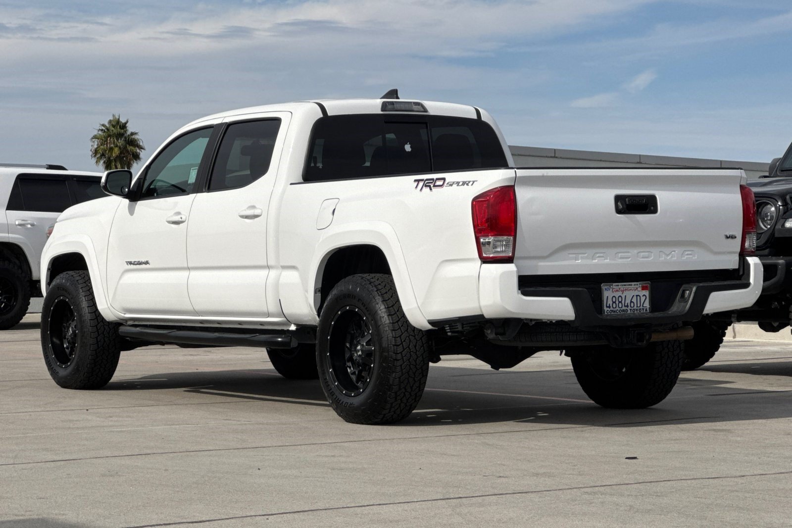 Used 2017 Toyota Tacoma SR5 RWD image 3