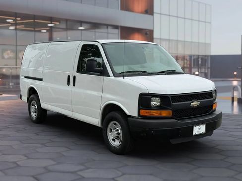 Used 2015 Chevrolet Express 2500 RWD image 8