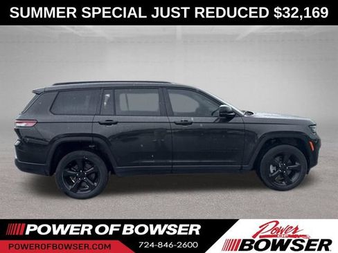 Used 2023 Jeep Grand Cherokee L Limited w/ Black Appearance Package AWD/4WD image 9