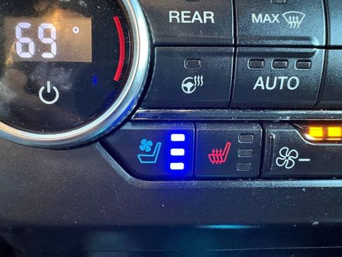 Used 2019 Ford Expedition Max Limited image 32