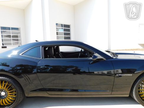 Used 2013 Chevrolet Camaro SS w/ RS Package RWD image 32