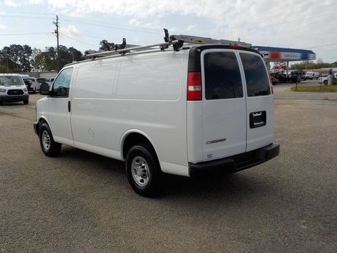 Used 2017 Chevrolet Express 2500 image 3
