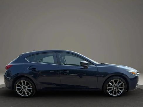 Used 2018 MAZDA MAZDA3 Touring FWD image 4