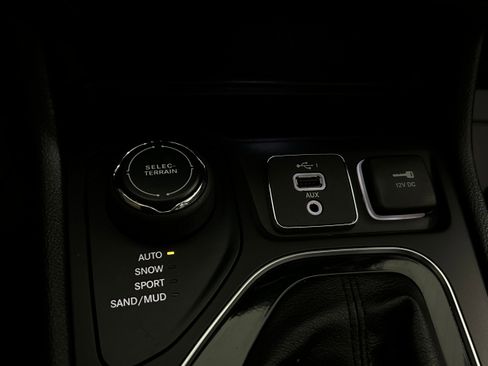 Used 2019 Jeep Cherokee Limited AWD/4WD image 13