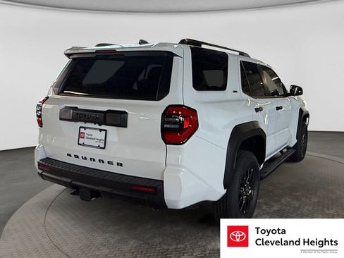 New 2026 Toyota 4Runner SR5 AWD/4WD image 5