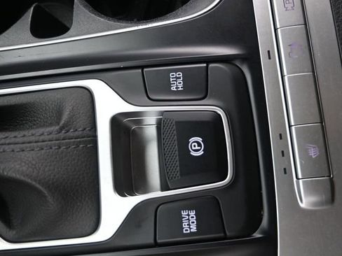 Used 2022 Kia Carnival LX FWD image 30