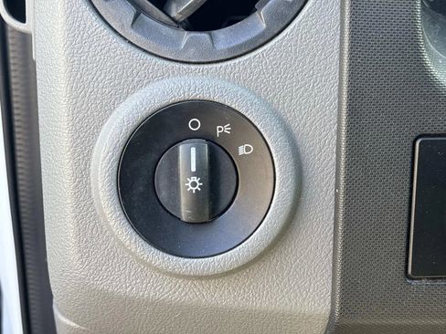 Used 2014 Ford E-350 and Econoline 350 XLT image 16