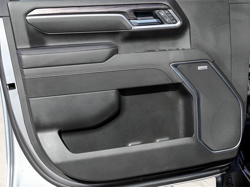 Used 2025 Chevrolet Silverado 2500 LTZ w/ LTZ Convenience Package image 22