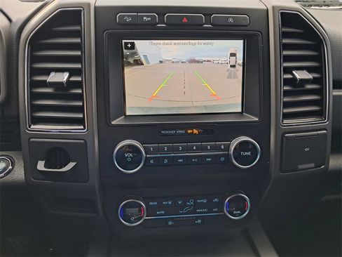 Used 2019 Ford Expedition XLT image 21