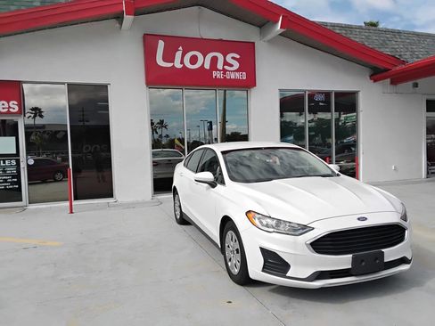 Used 2020 Ford Fusion S image 2