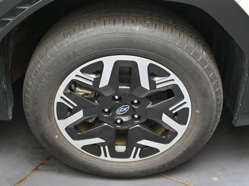 Used 2025 Subaru Forester Premium AWD/4WD image 10
