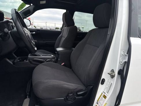 Used 2017 Toyota Tacoma SR5 AWD/4WD image 17