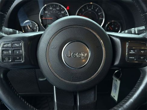 Used 2015 Jeep Wrangler Unlimited Sahara image 31