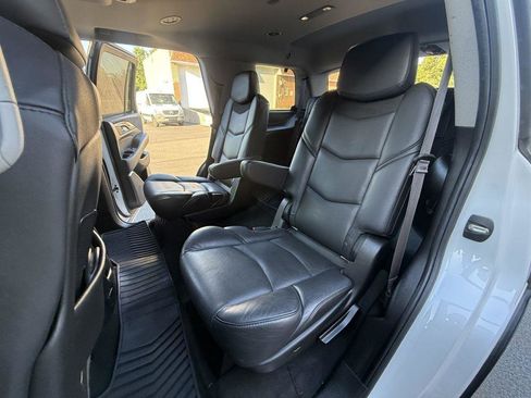 Used 2017 Cadillac Escalade Premium Luxury AWD/4WD image 20