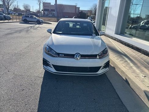 Used 2018 Volkswagen GTI SE w/ SE Leather Package image 3