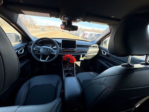 New 2026 Jeep Compass Latitude image 12