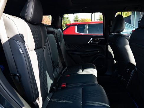 Used 2025 Mitsubishi Outlander SEL Black Edition image 21