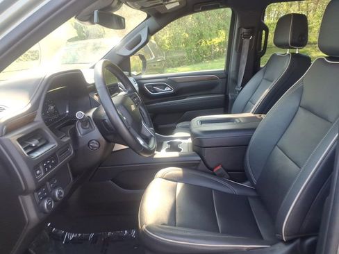 Used 2023 Chevrolet Suburban Premier AWD/4WD image 9