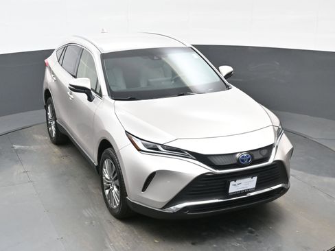 Used 2022 Toyota Venza XLE image 40