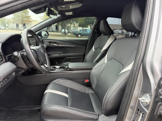 Used 2025 Toyota Camry SE FWD image 23