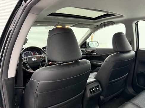 Used 2017 Honda Accord EX-L image 31