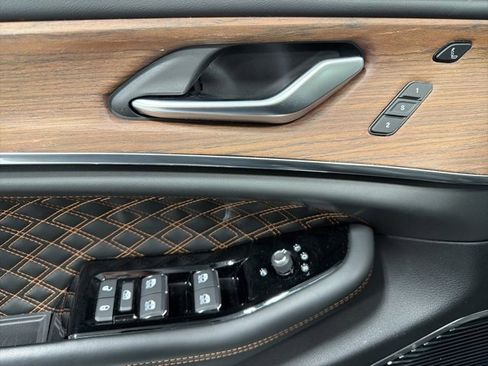 Used 2022 Jeep Grand Cherokee Summit w/ Luxury Tech Group V image 11