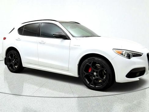 Used 2023 Alfa Romeo Stelvio Veloce AWD/4WD image 3
