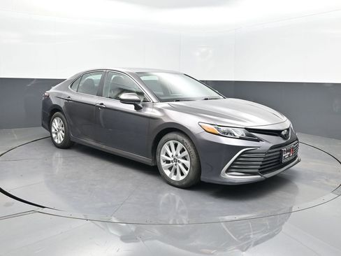 Used 2023 Toyota Camry LE image 21