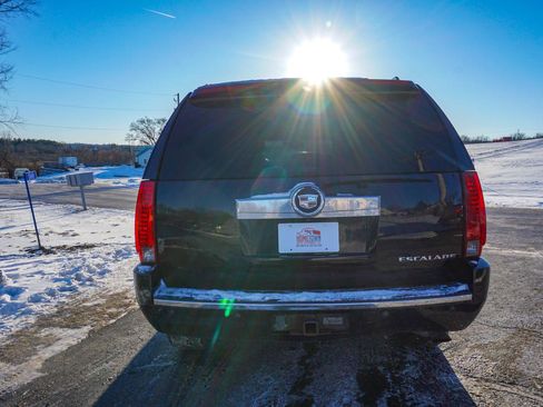 Used 2007 Cadillac Escalade AWD w/ Information Package image 4