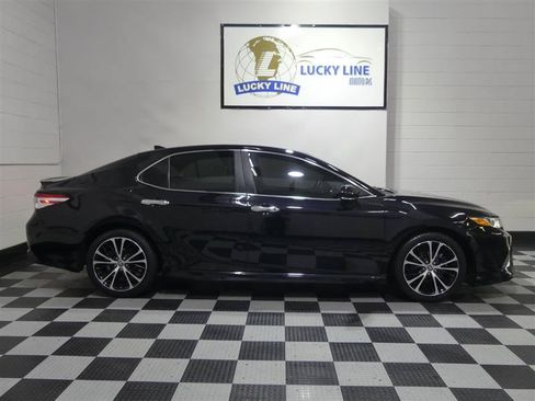 Used 2020 Toyota Camry SE w/ Convenience Package FWD image 6