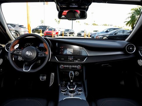 New 2025 Alfa Romeo Giulia AWD w/ Driving Assist Package image 32