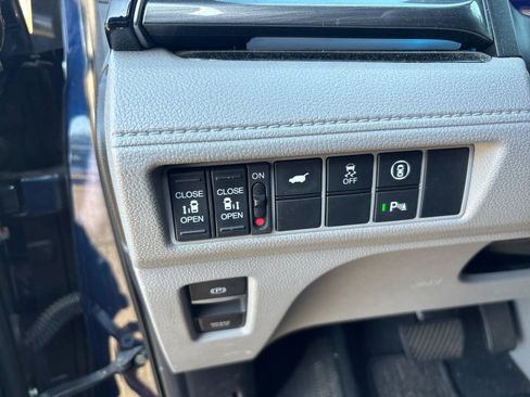 Used 2022 Honda Odyssey Elite image 16