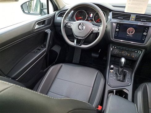 Certified 2021 Volkswagen Tiguan SE w/ Panoramic Sunroof Package image 10