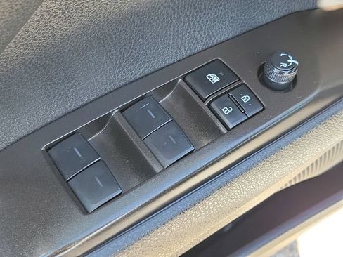 Used 2023 Toyota Camry SE FWD image 26