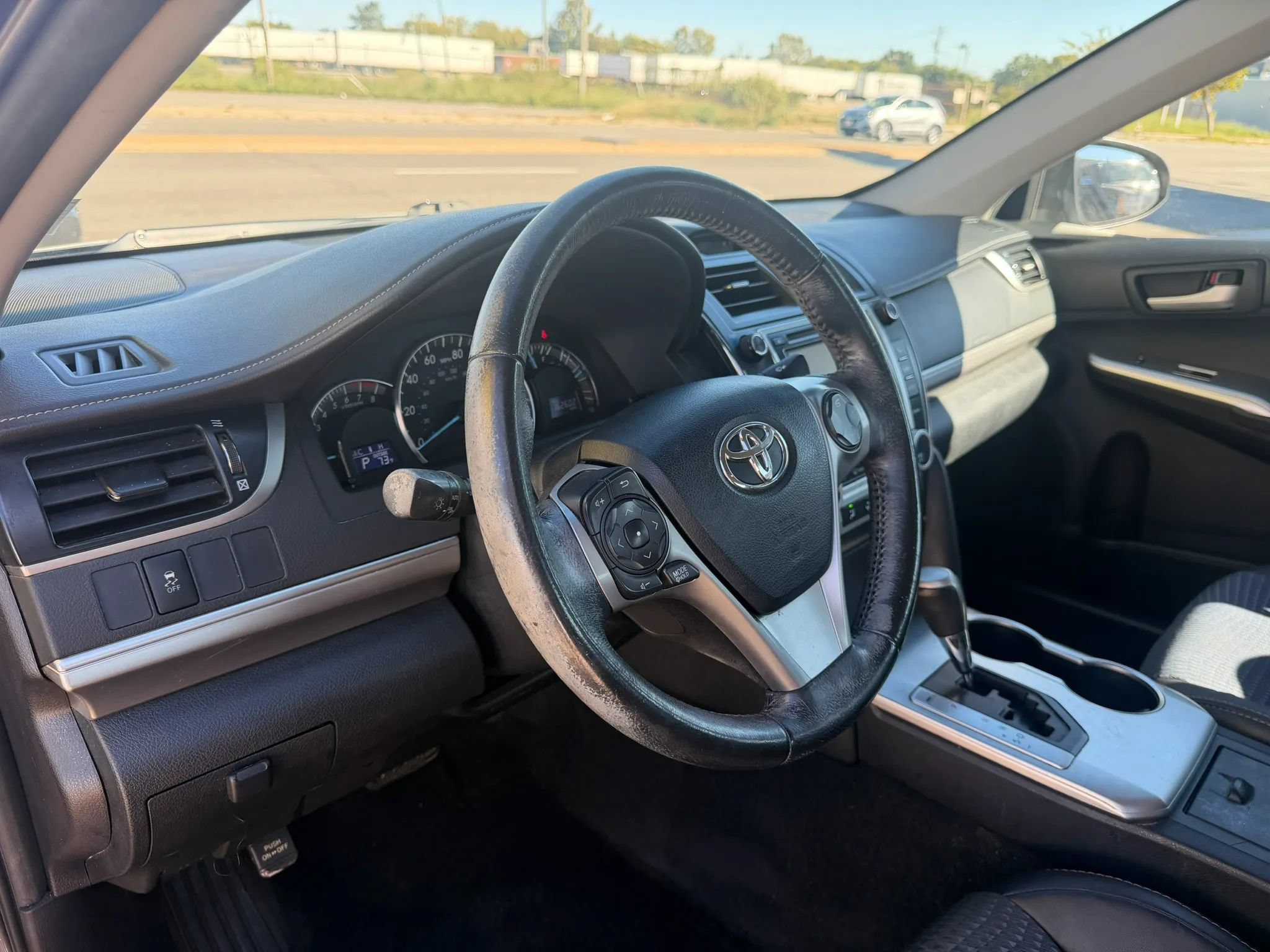 Used 2012 Toyota Camry SE FWD image 18