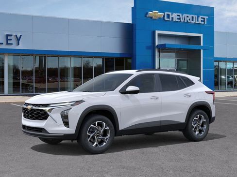 New 2026 Chevrolet Trax LT w/ Driver Confidence Package image 2