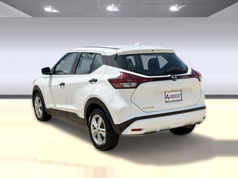 Used 2023 Nissan Kicks S FWD image 3