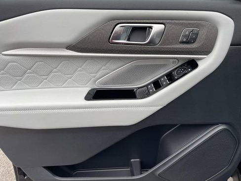 New 2026 Ford Explorer Platinum image 22