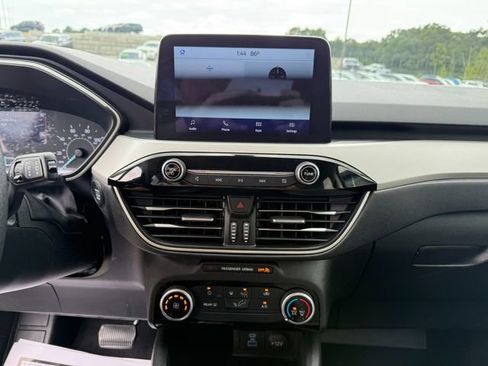 Used 2022 Ford Escape SE image 19