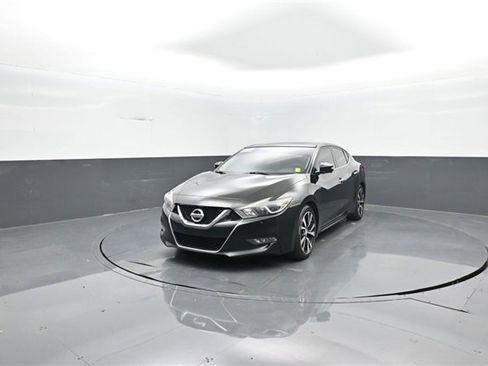 Used 2018 Nissan Maxima Platinum image 3