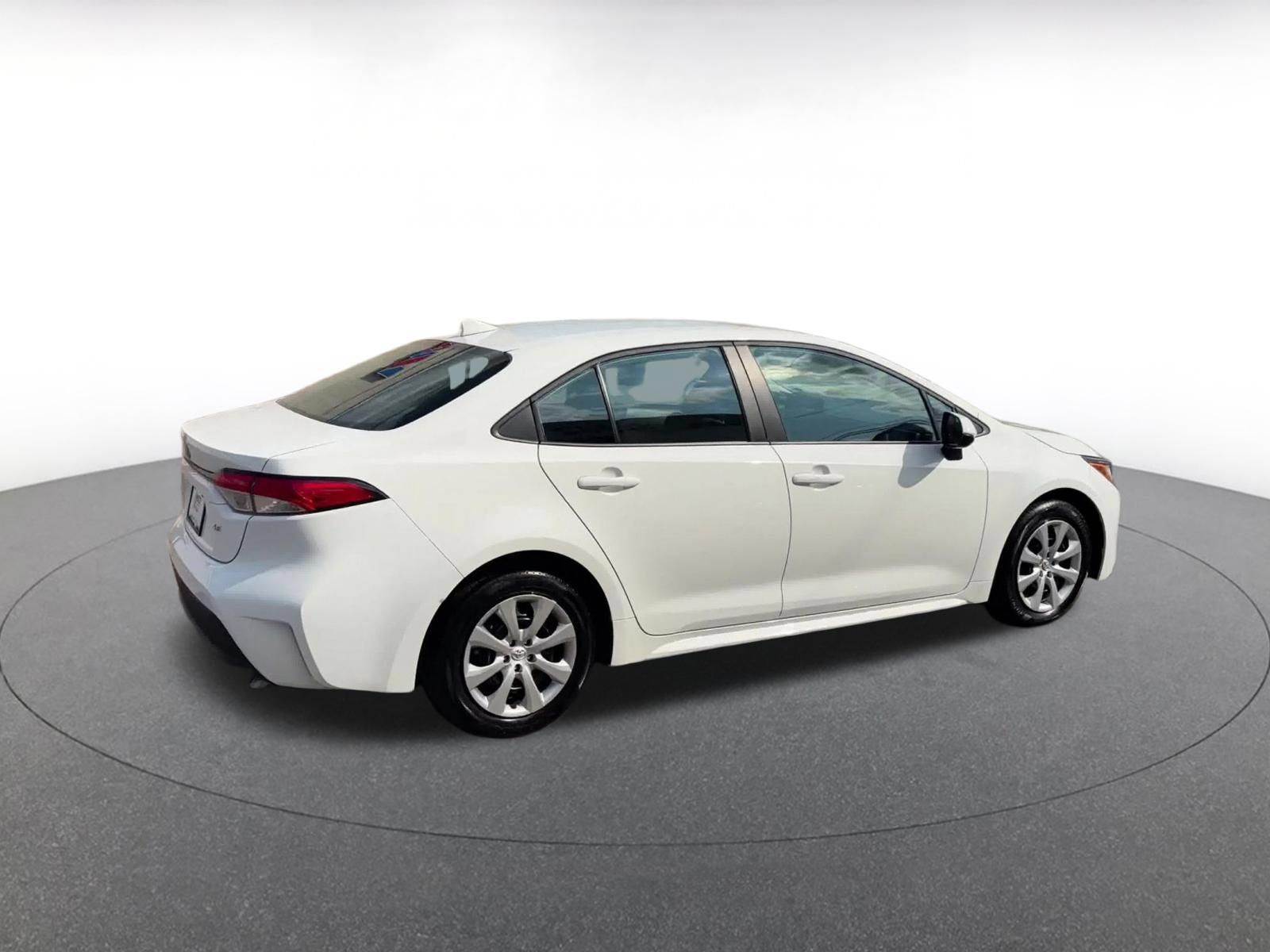 Used 2025 Toyota Corolla LE FWD image 14