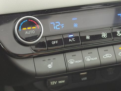 Certified 2025 Hyundai Elantra Limited FWD image 28