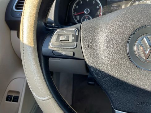 Used 2012 Volkswagen Eos Lux w/ Tech Pkg image 25